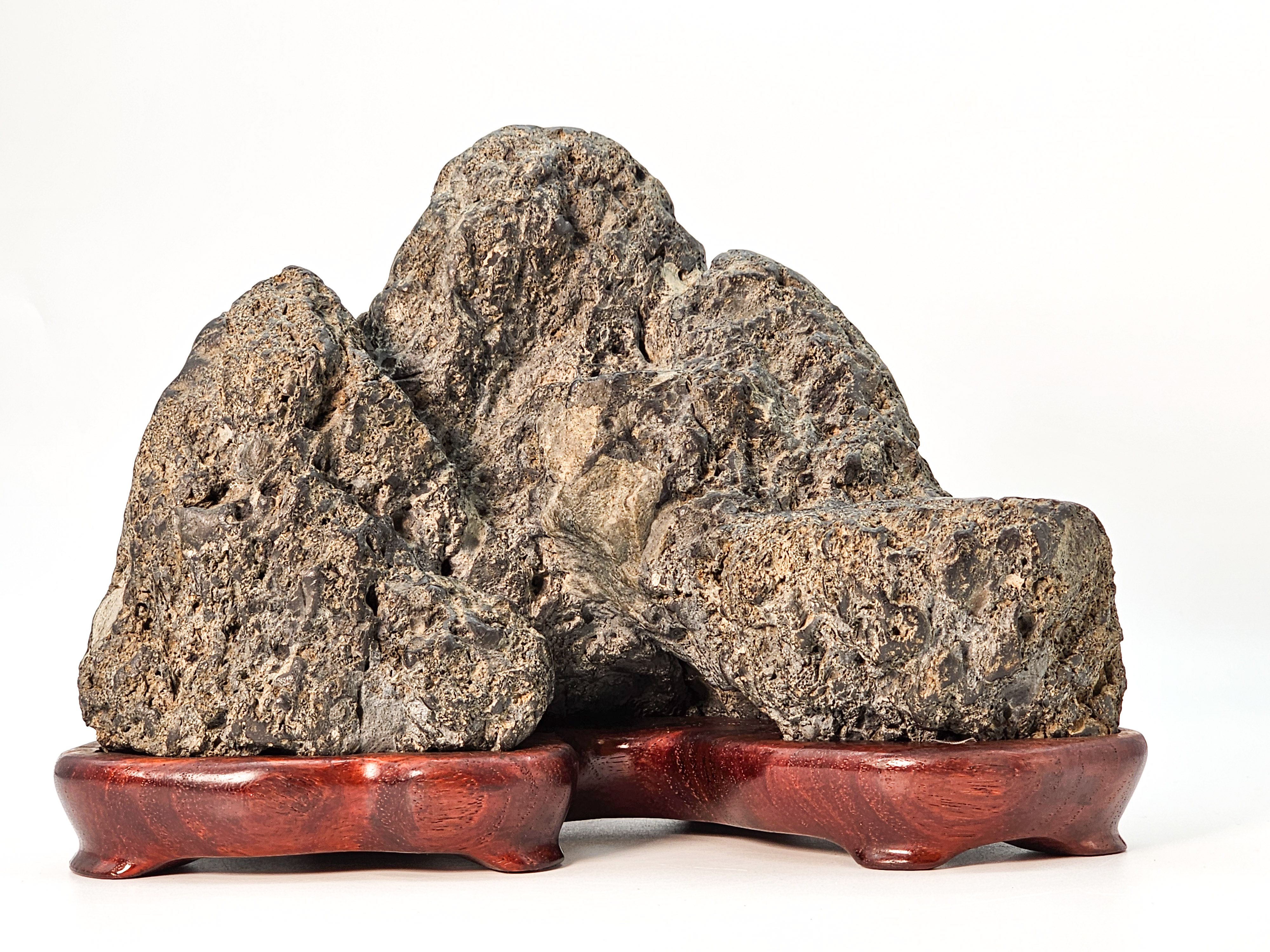 Suiseki aus Japan inkl. Daiza 26x13x19cm   