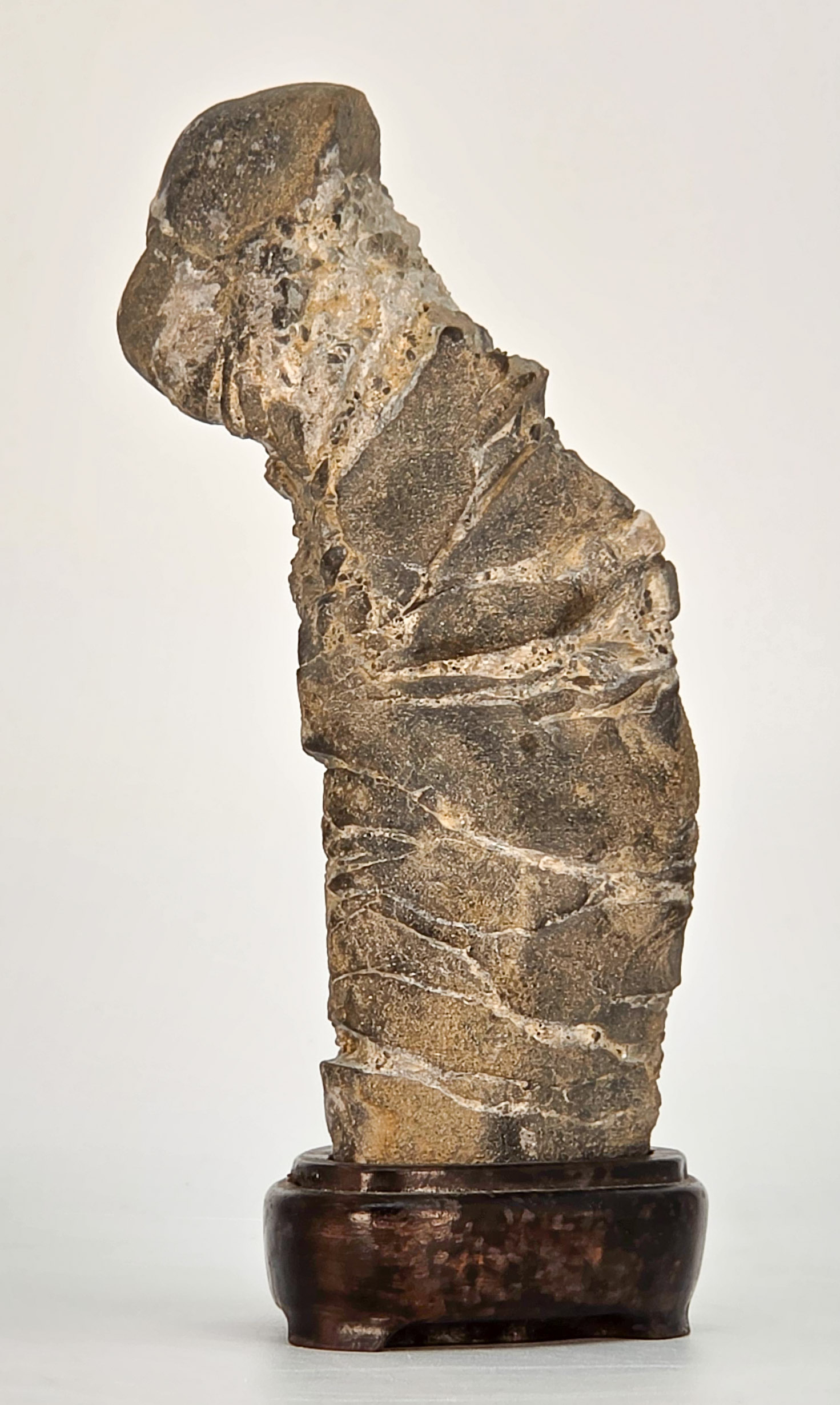 Suiseki aus den Apuanischen Alpen inkl. Daiza 19x7x8cm