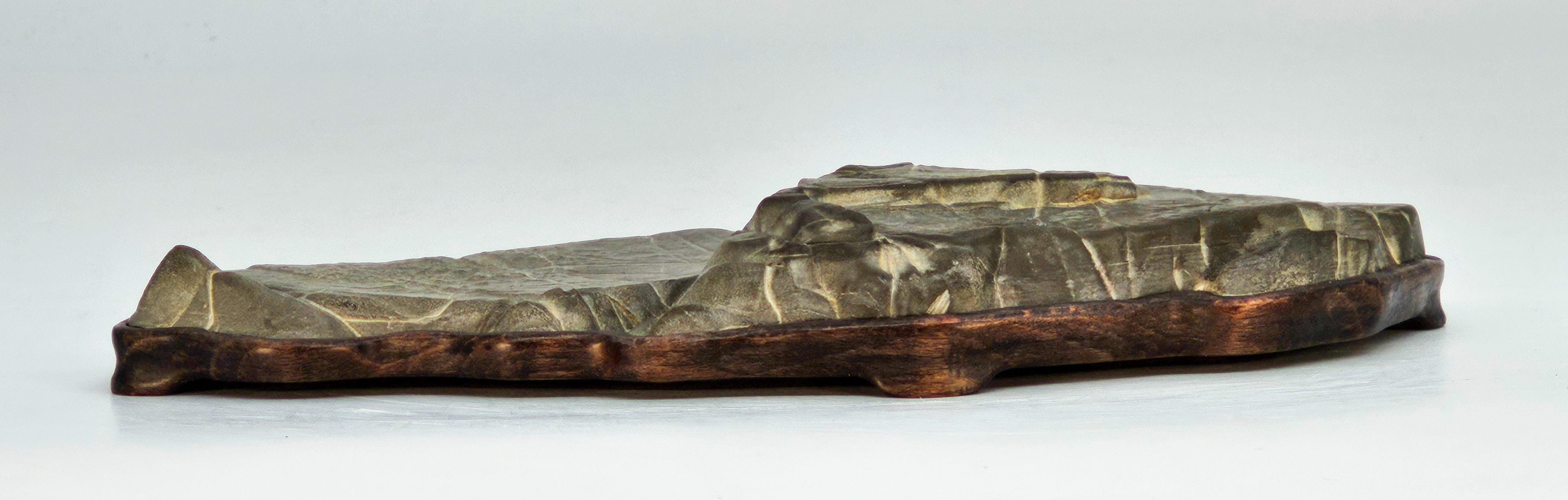 Suiseki aus den Apuanischen Alpen inkl. Daiza 20x7,5x3cm