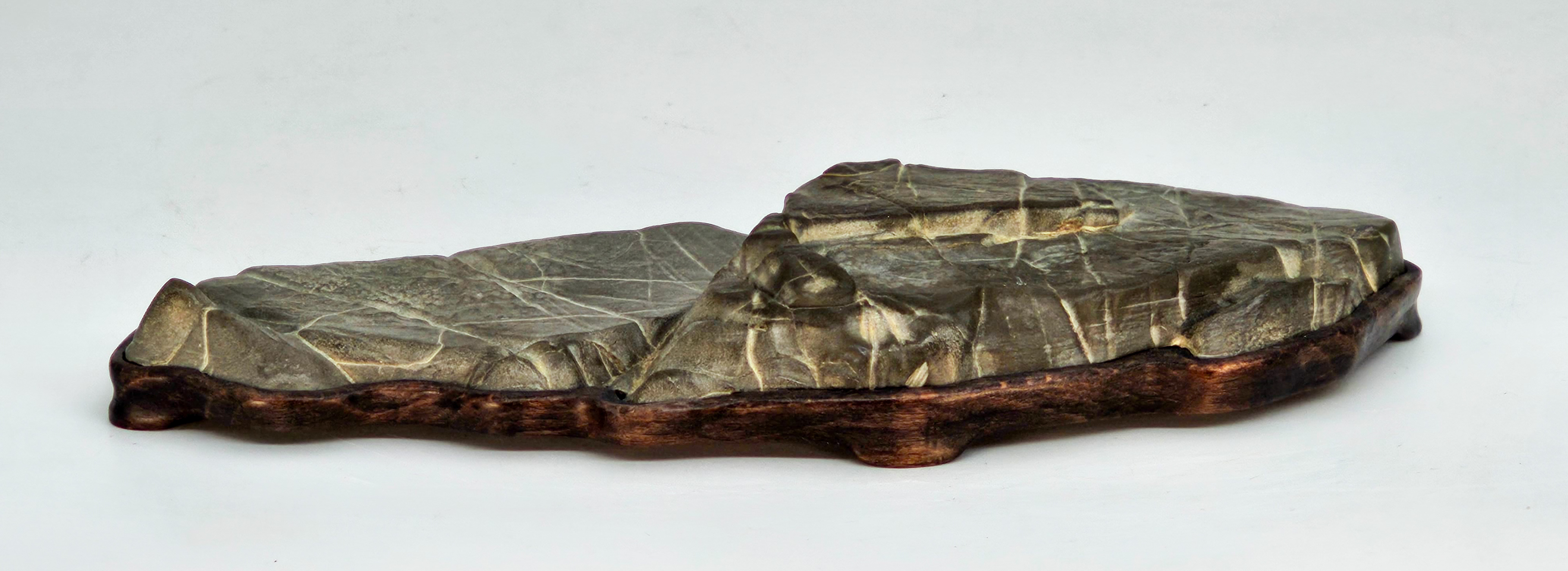 Suiseki aus den Apuanischen Alpen inkl. Daiza 20x7,5x3cm