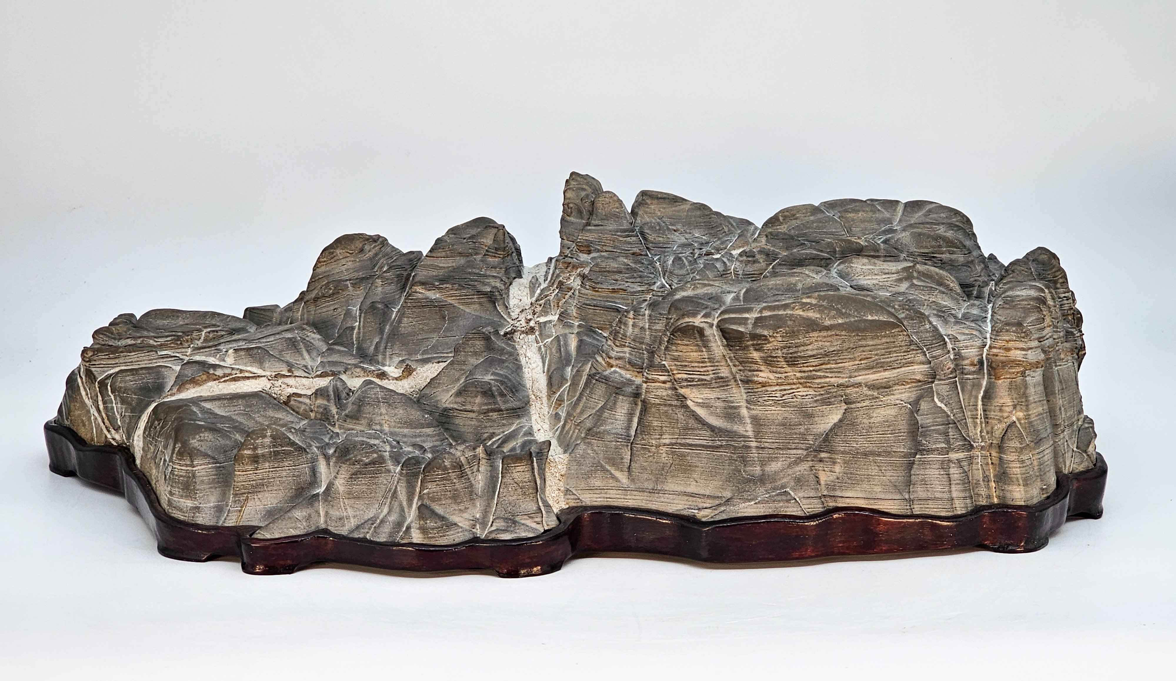 Suiseki aus den Apuanischen Alpen inkl. Daiza 55x33x14,5cm