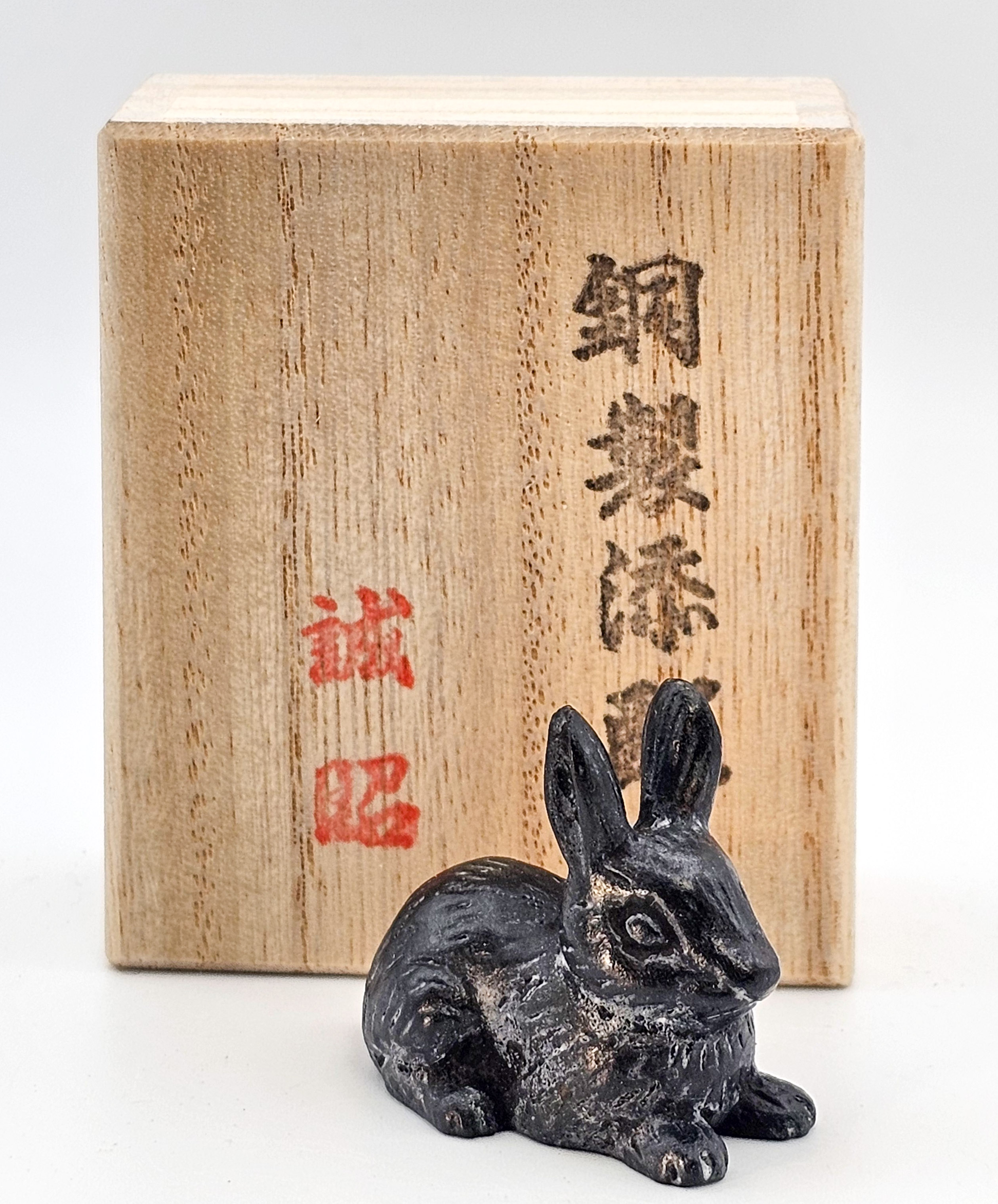 Japanisches Bronze-Tenpai – Hase mit Holzbox 3x2x3cm