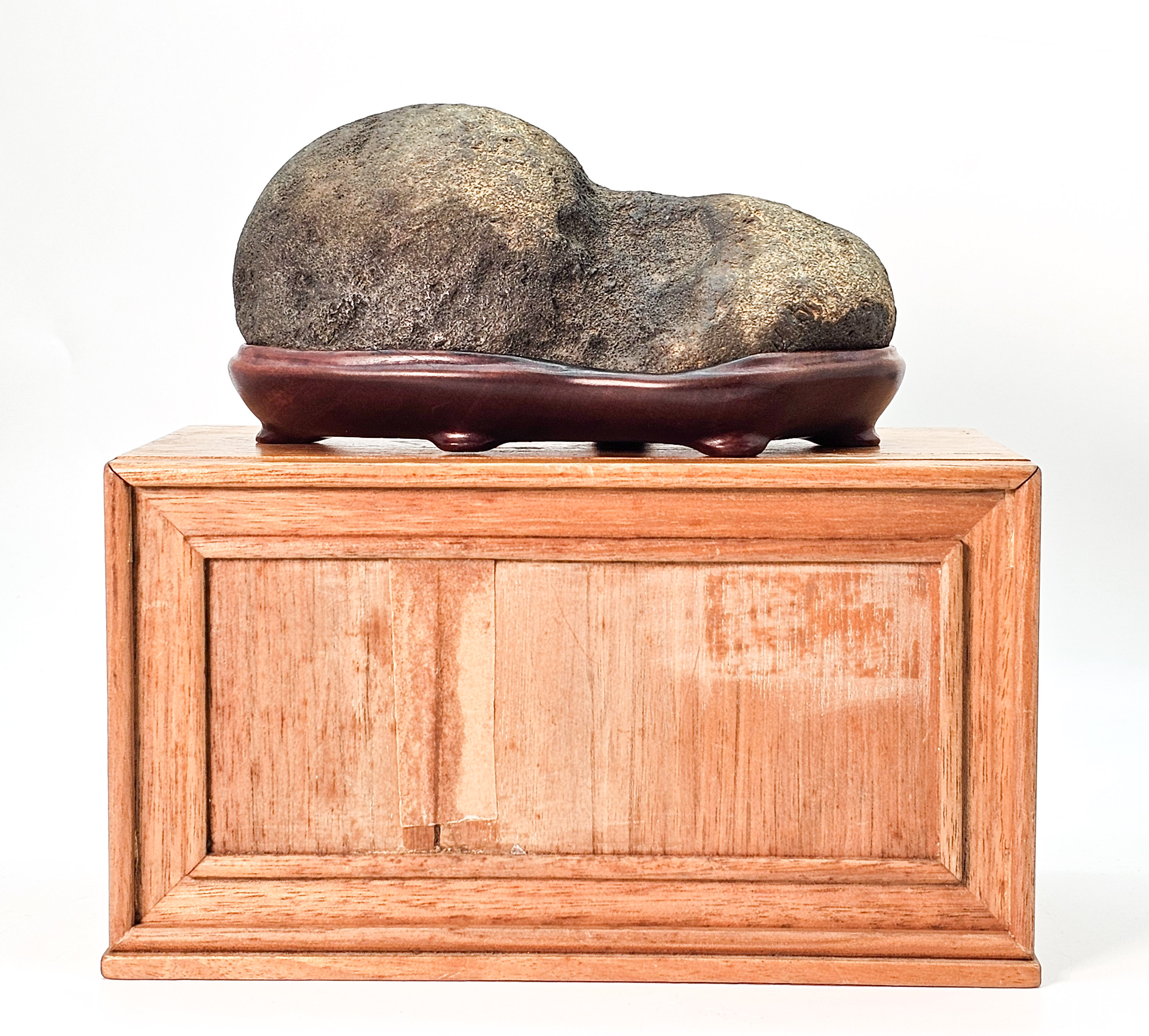 Suiseki aus Japan inkl. Daiza 17x10,5x9cm  