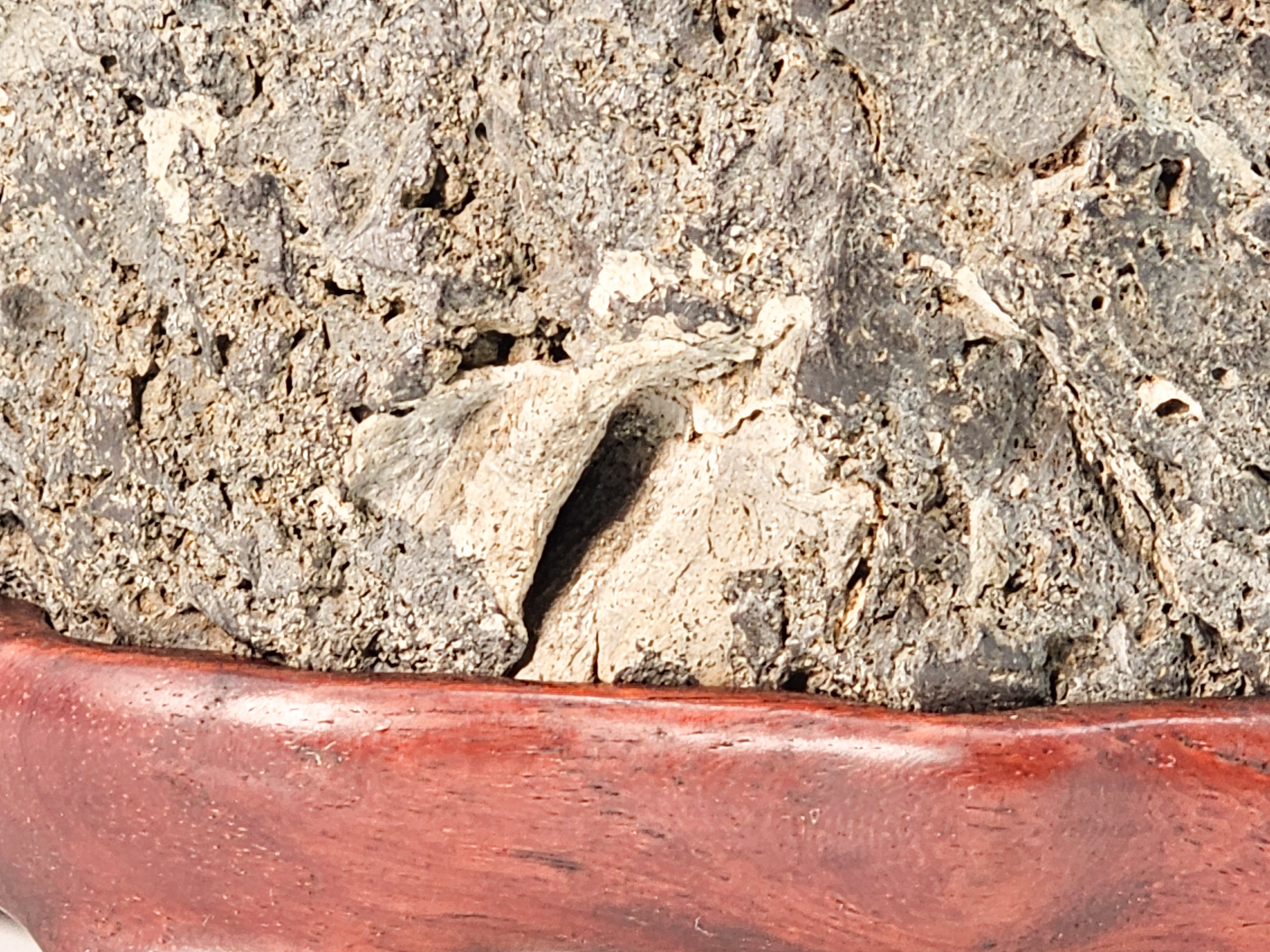 Suiseki aus Japan inkl. Daiza 26x13x19cm   