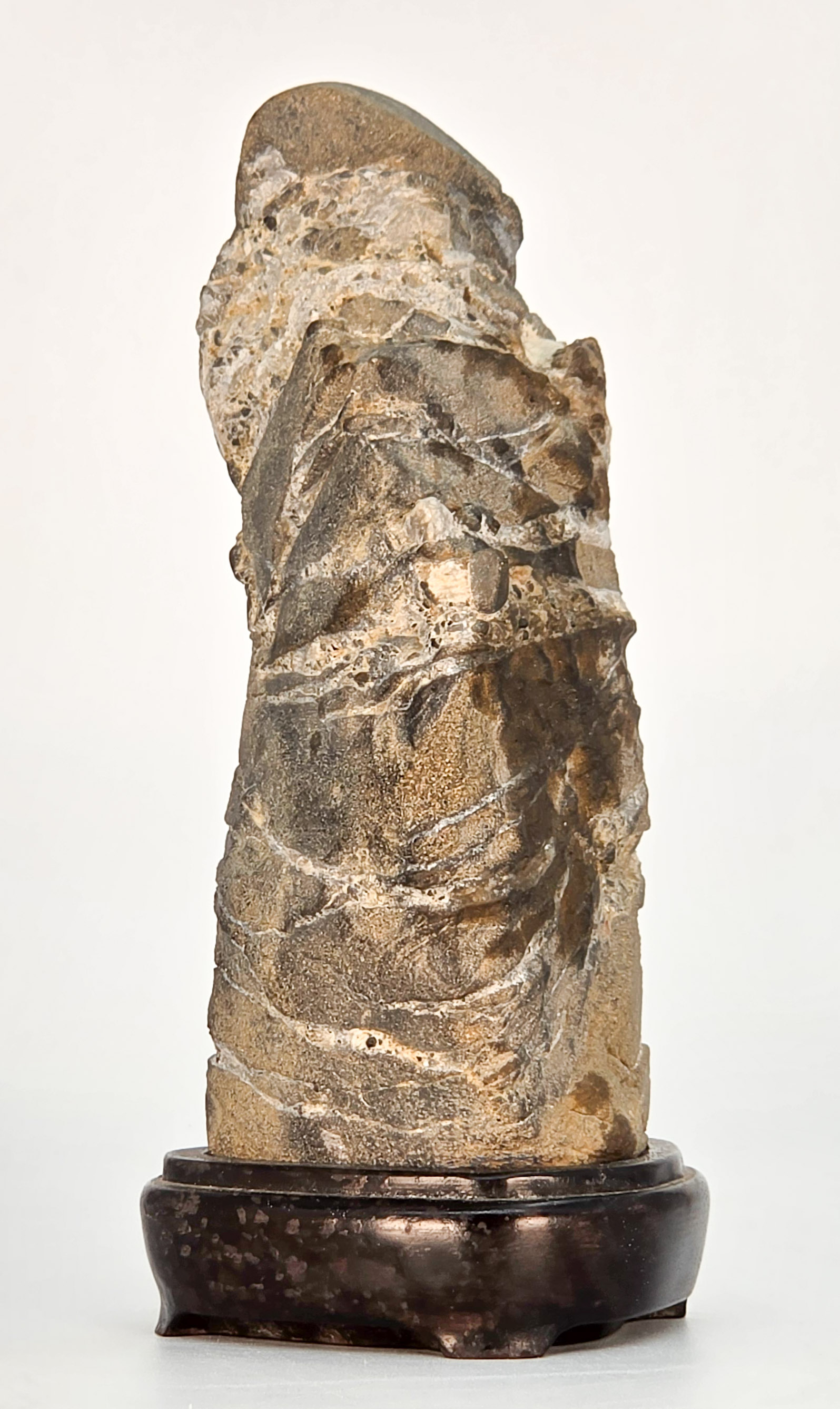 Suiseki aus den Apuanischen Alpen inkl. Daiza 19x7x8cm