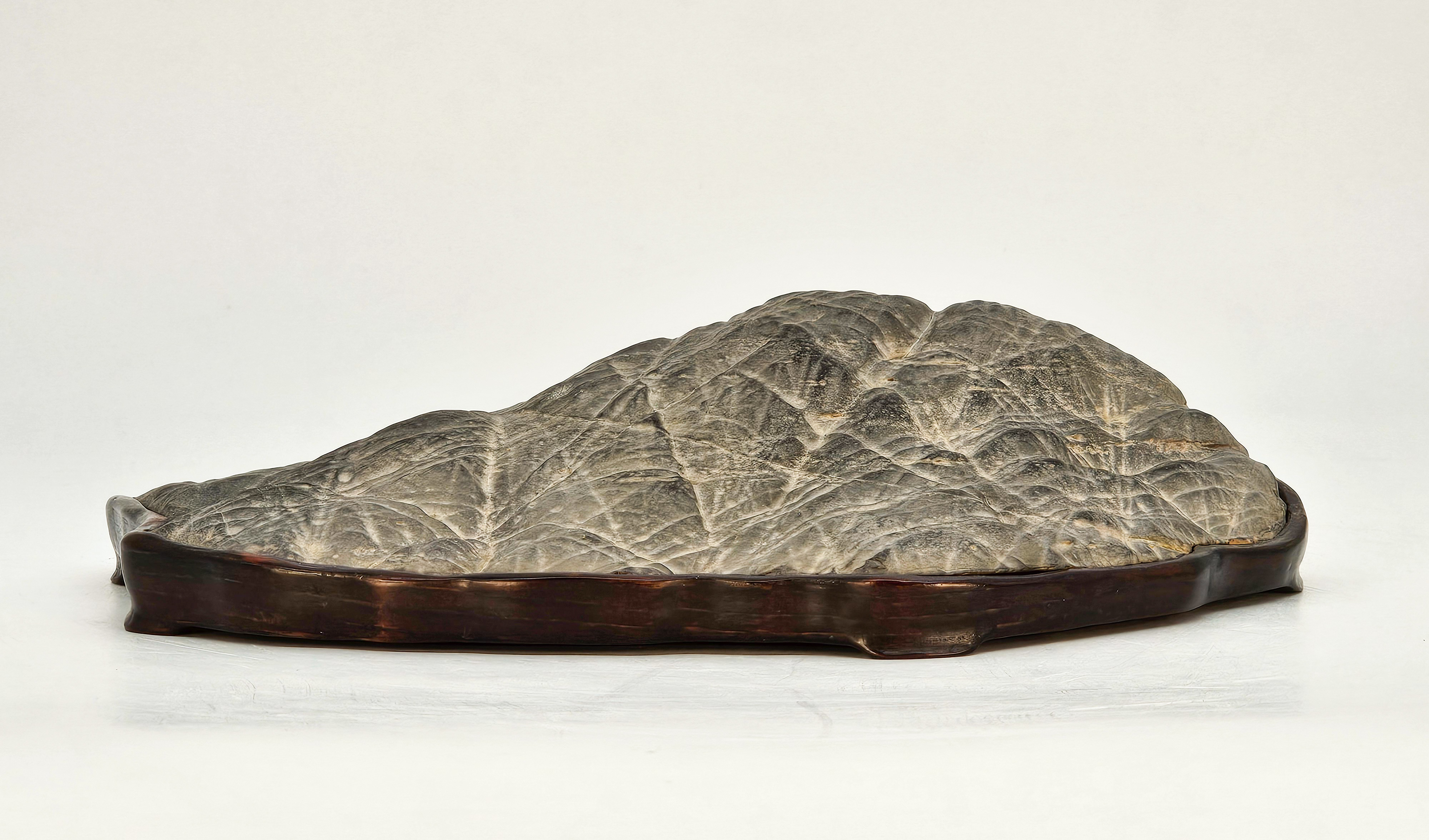 Suiseki aus den Apuanischen Alpen inkl. Daiza 22x15x5cm