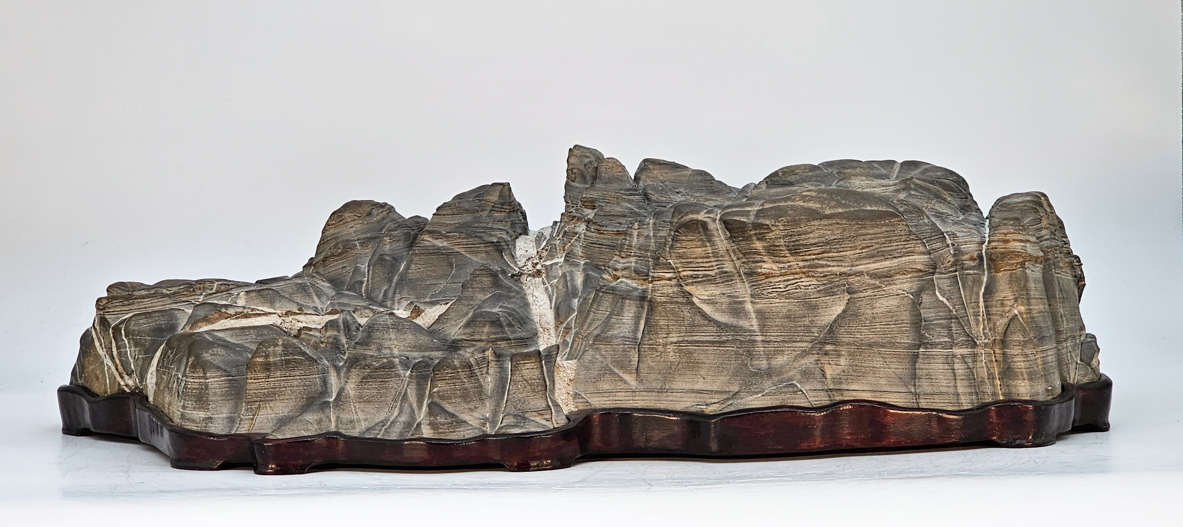 Suiseki aus den Apuanischen Alpen inkl. Daiza 55x33x14,5cm