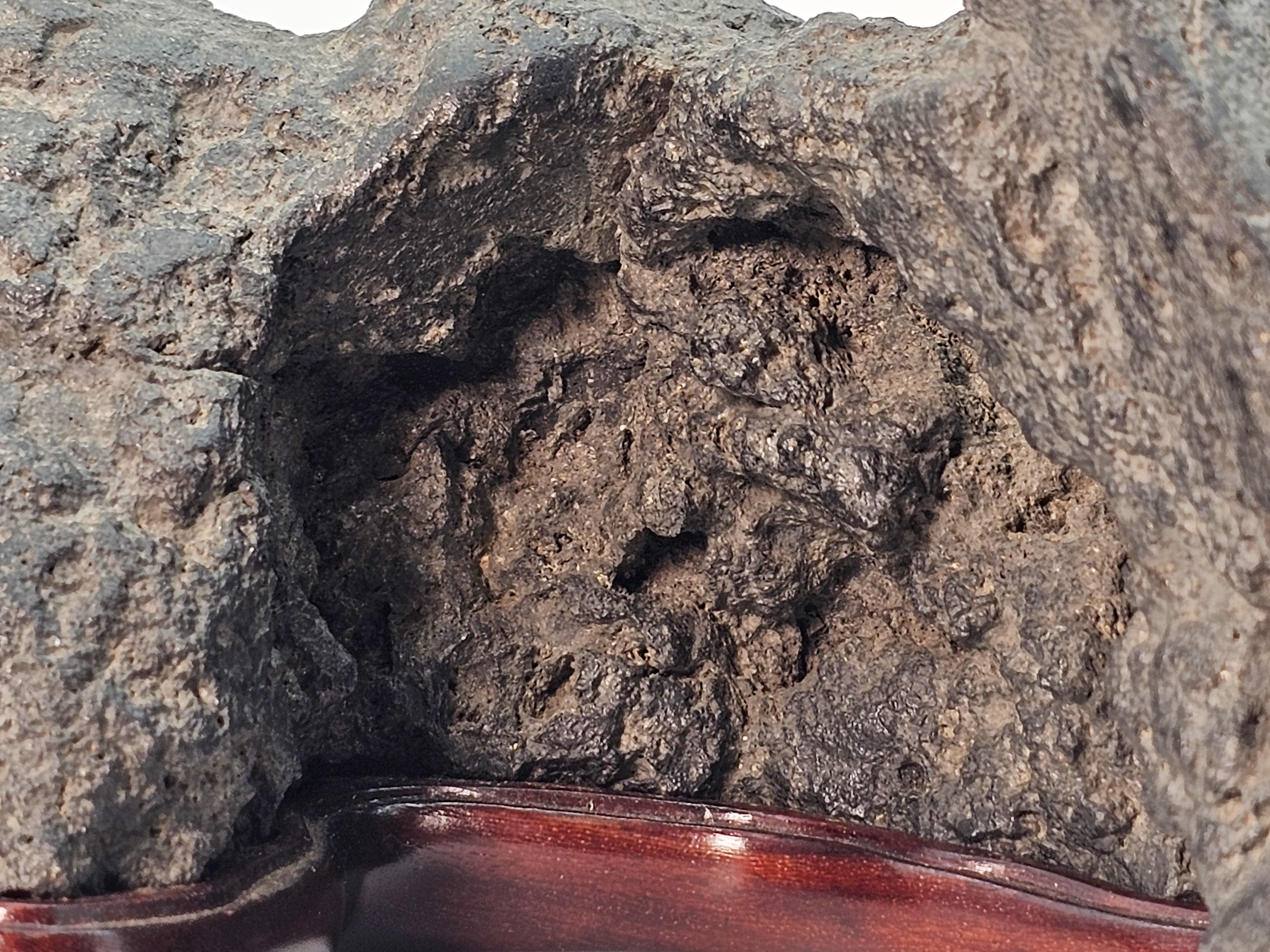 Suiseki aus Japan inkl. Daiza 24,5x12x12cm 