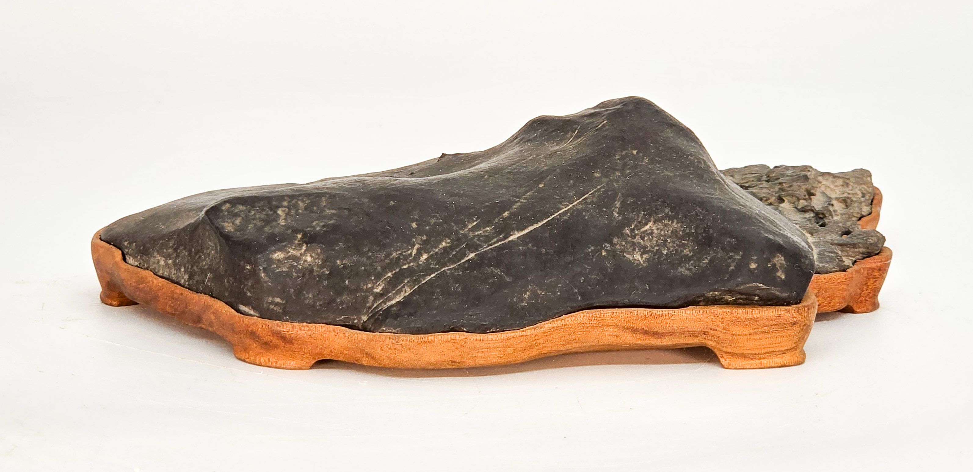 Suiseki aus den Apuanischen Alpen inkl. Daiza 20x13x6cm