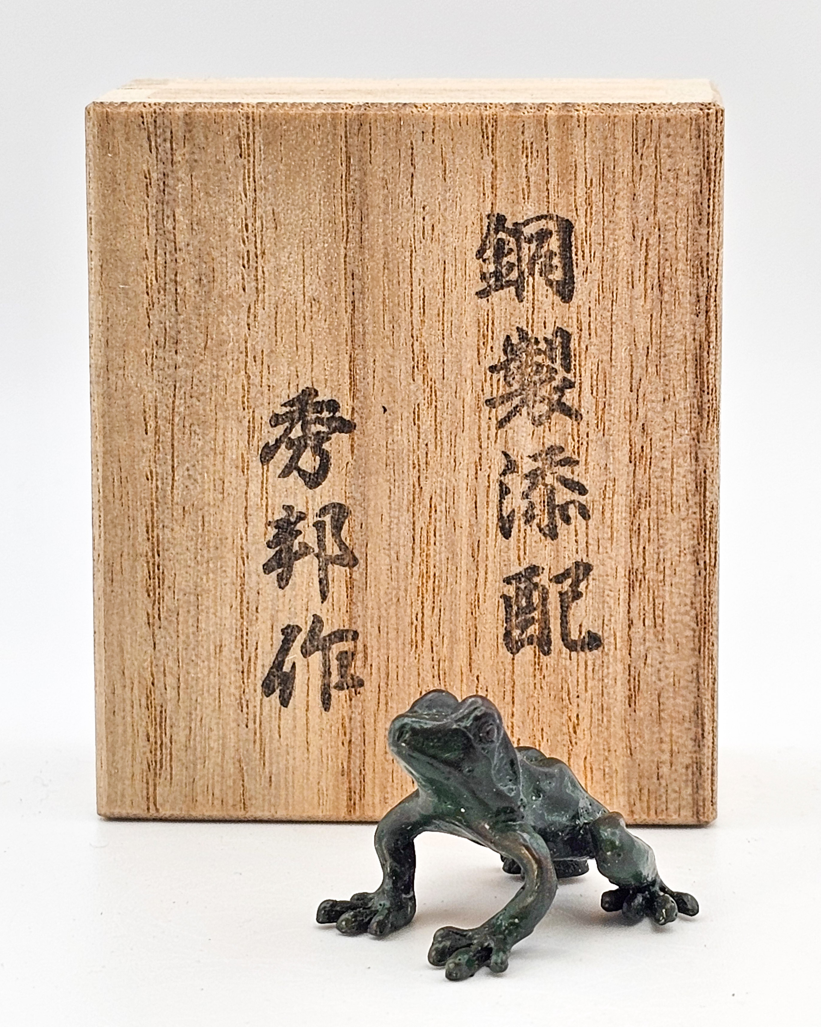Japanisches Bronze-Tenpai – Frosch mit Holzbox 2,5x2x2cm