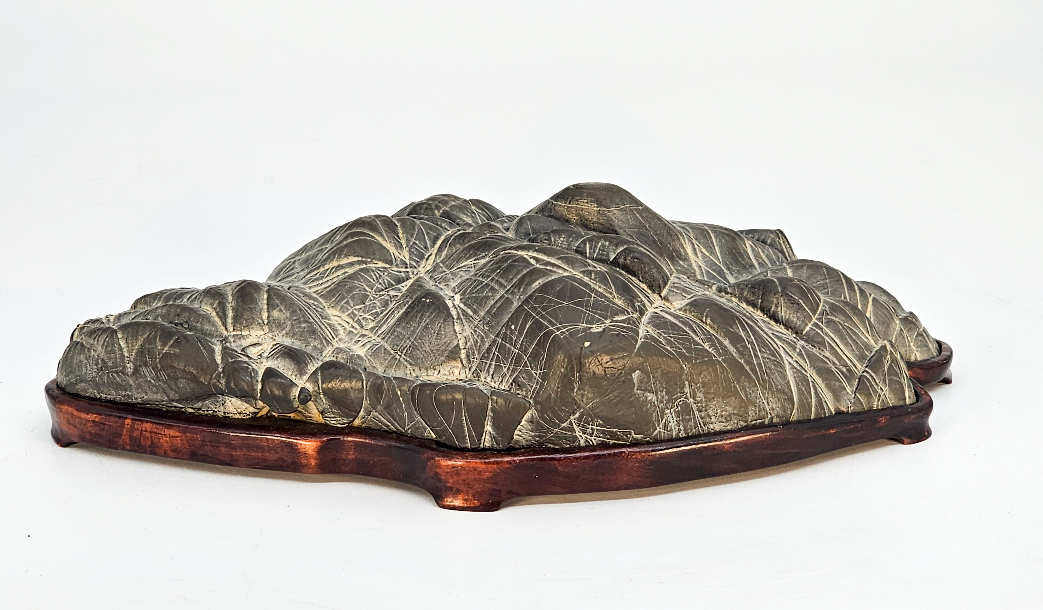 Suiseki aus den Apuanischen Alpen inkl. Daiza 25x12x6cm
